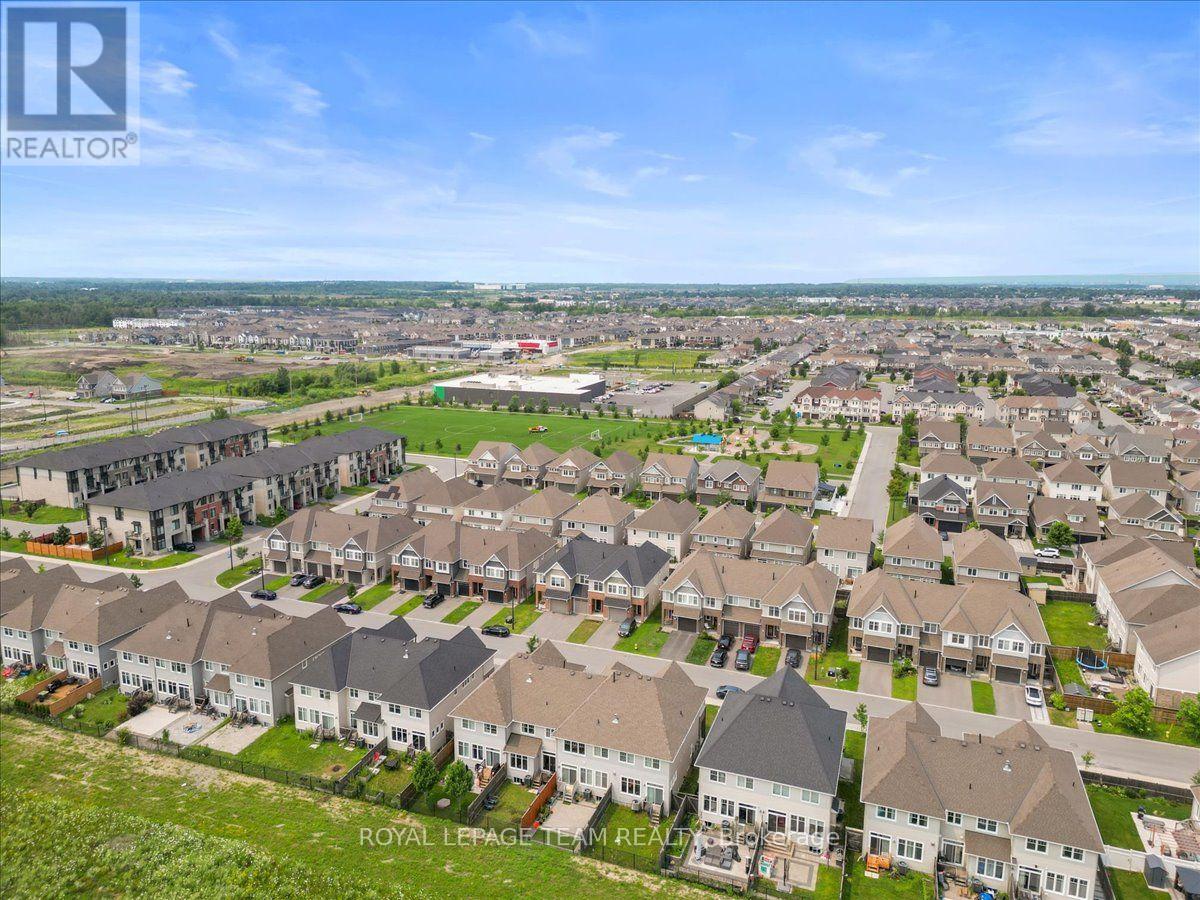 552 JACKDAW AVENUE - 32