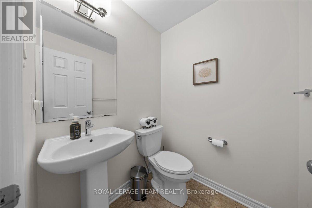 552 JACKDAW AVENUE - 4