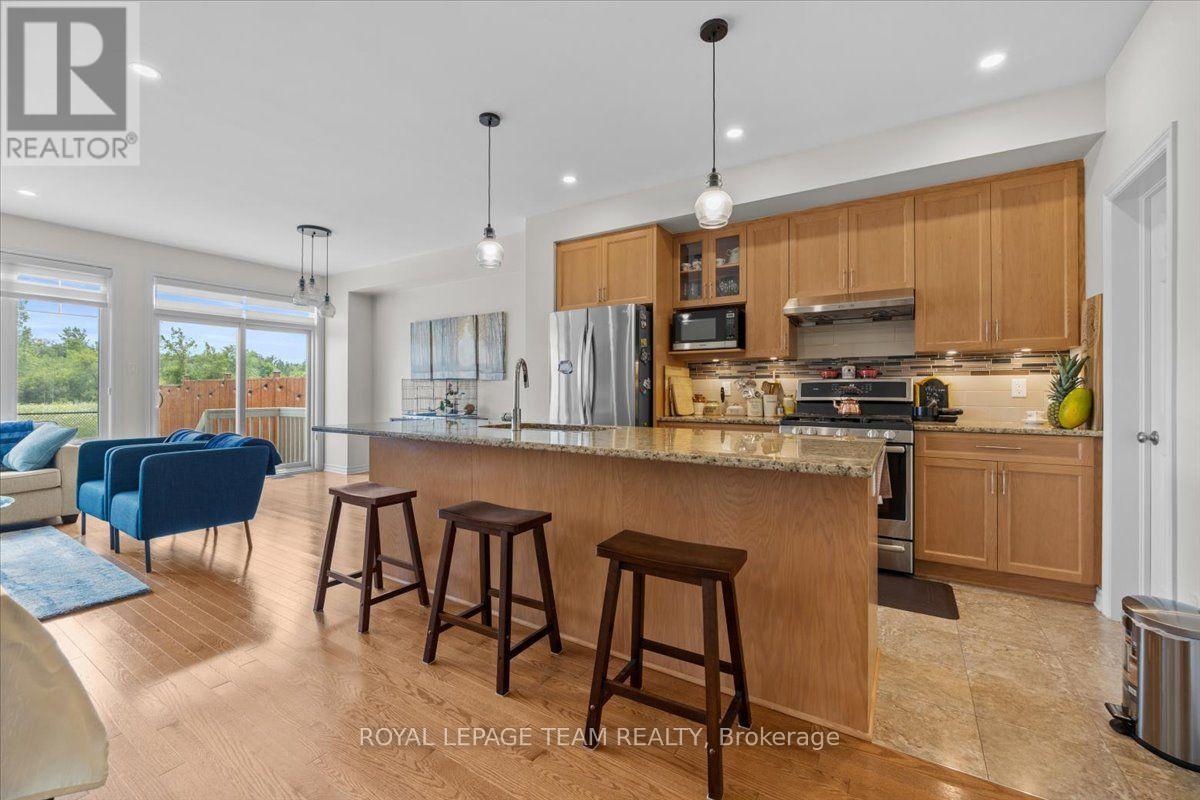 552 JACKDAW AVENUE - 7