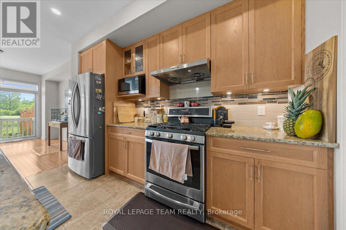 552 JACKDAW AVENUE - 8