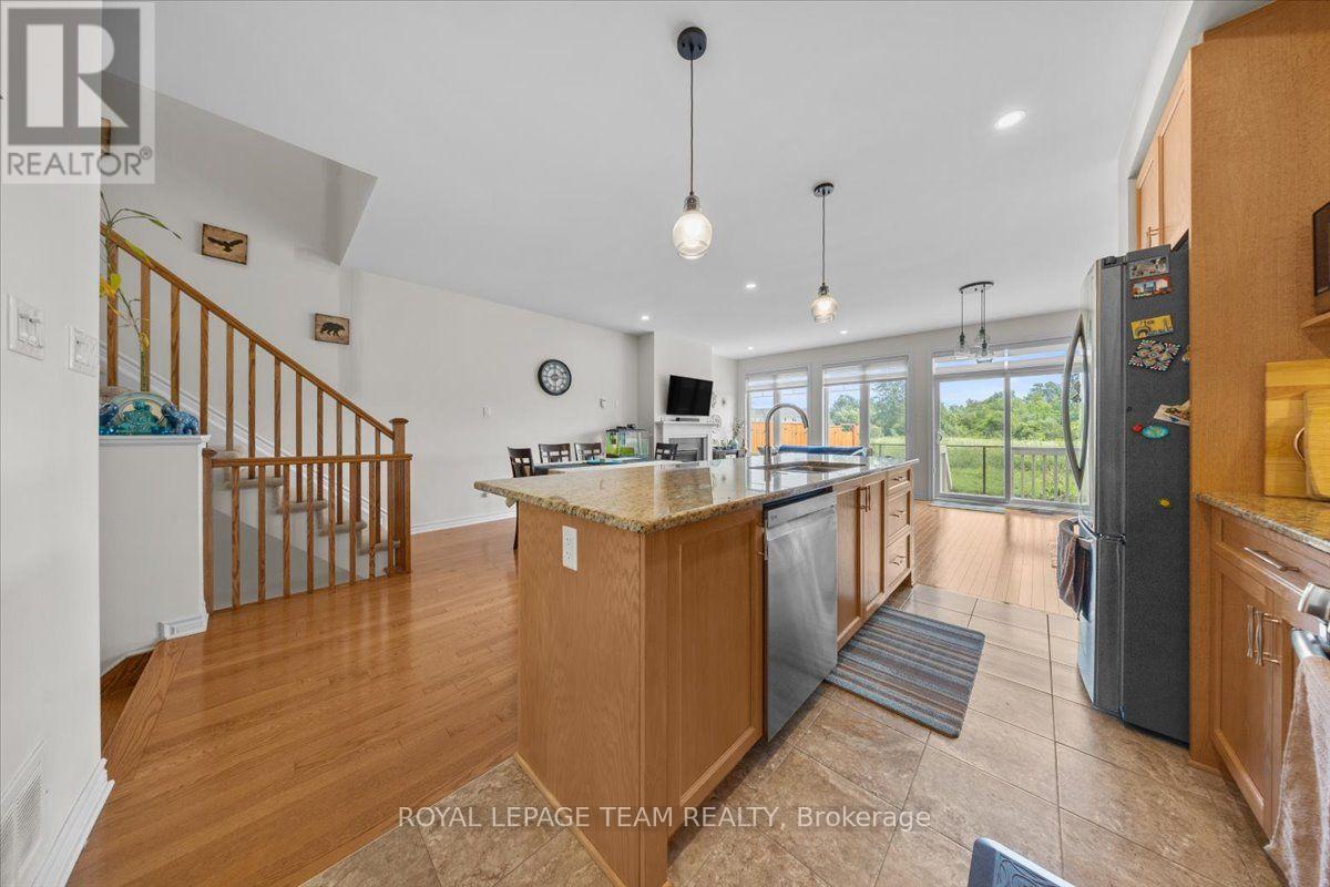 552 JACKDAW AVENUE - 9