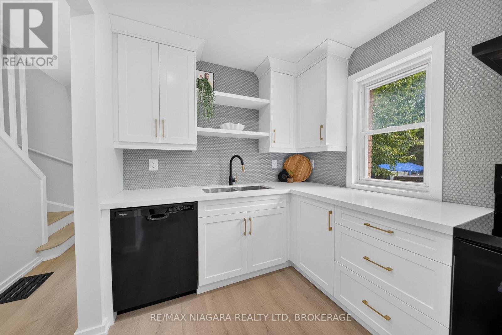 7072 DELL AVENUE - 13