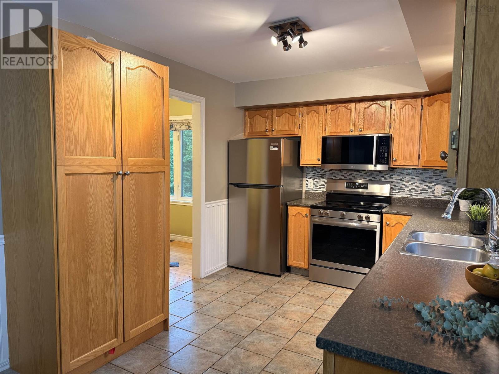 110 Rossing Drive - 11