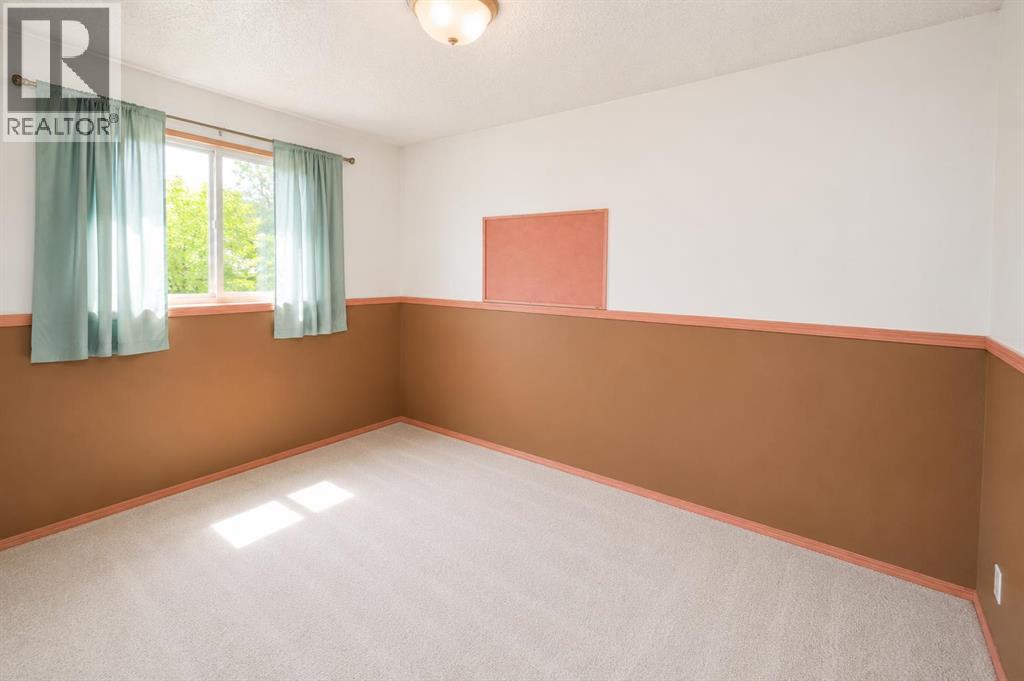 9918 70 Avenue - 11