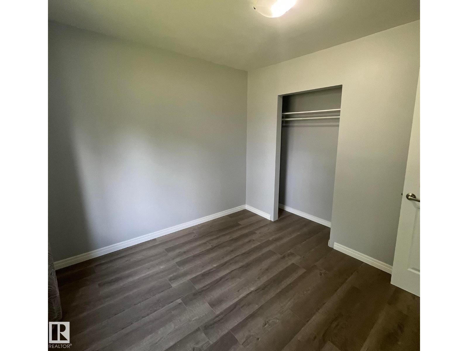 5212 51 Ave - 16