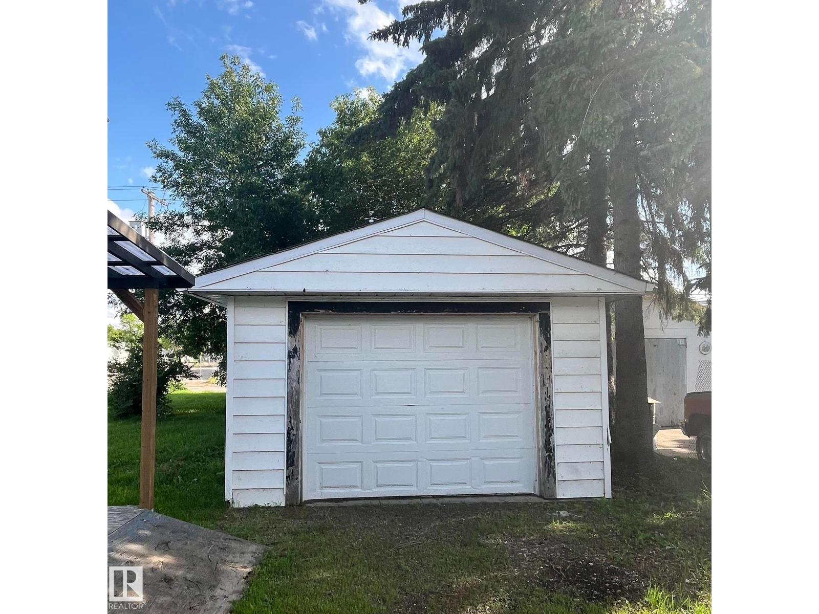 5212 51 Ave - Image 25