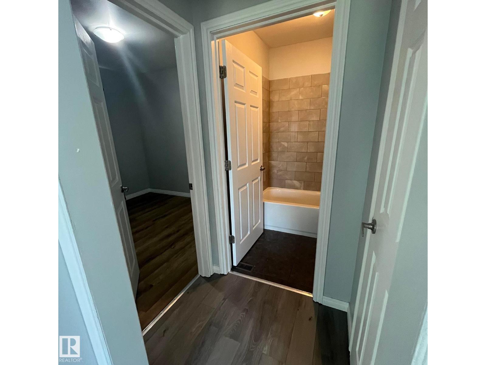 5212 51 Ave - 20