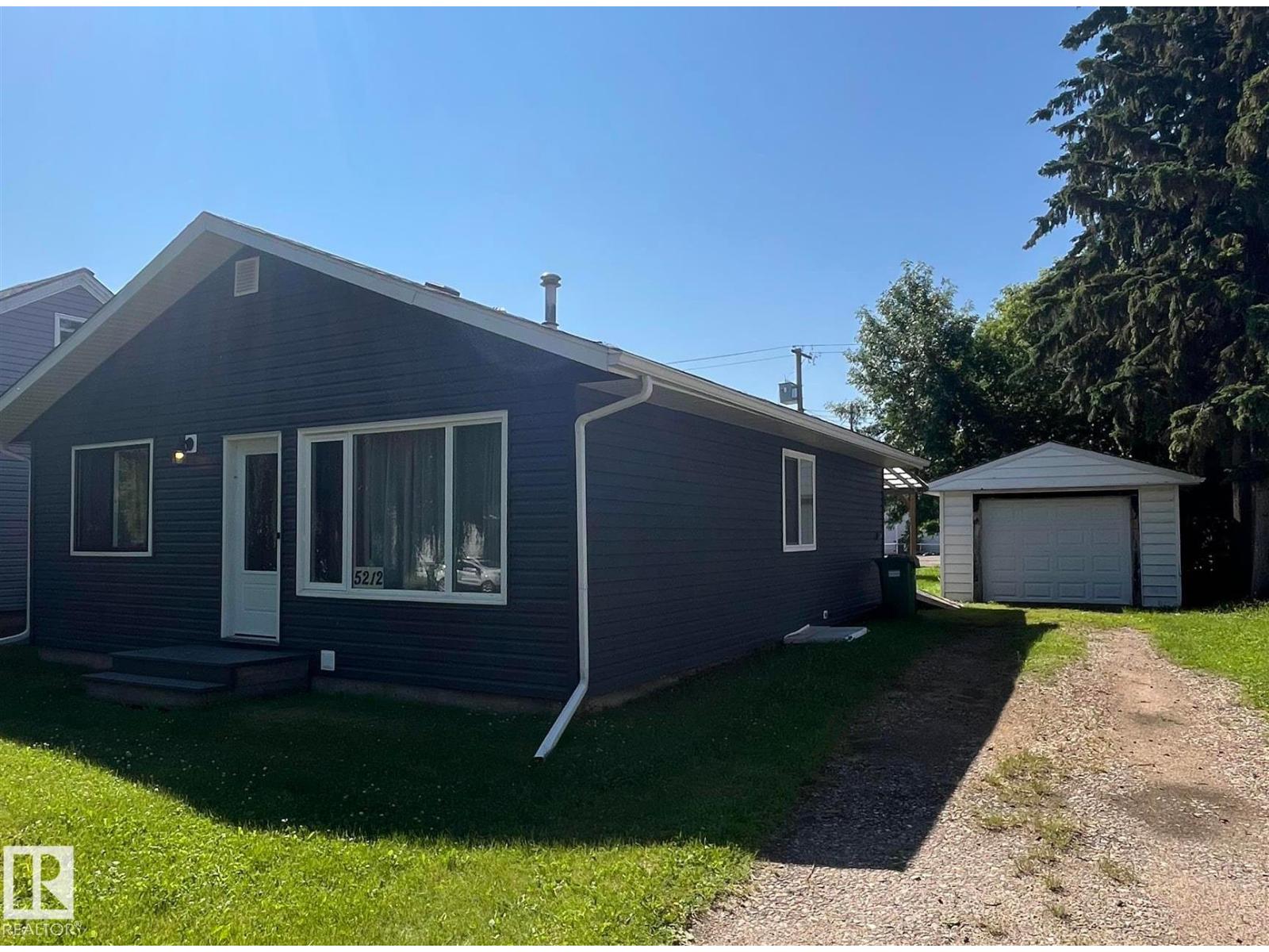 5212 51 Ave - 2