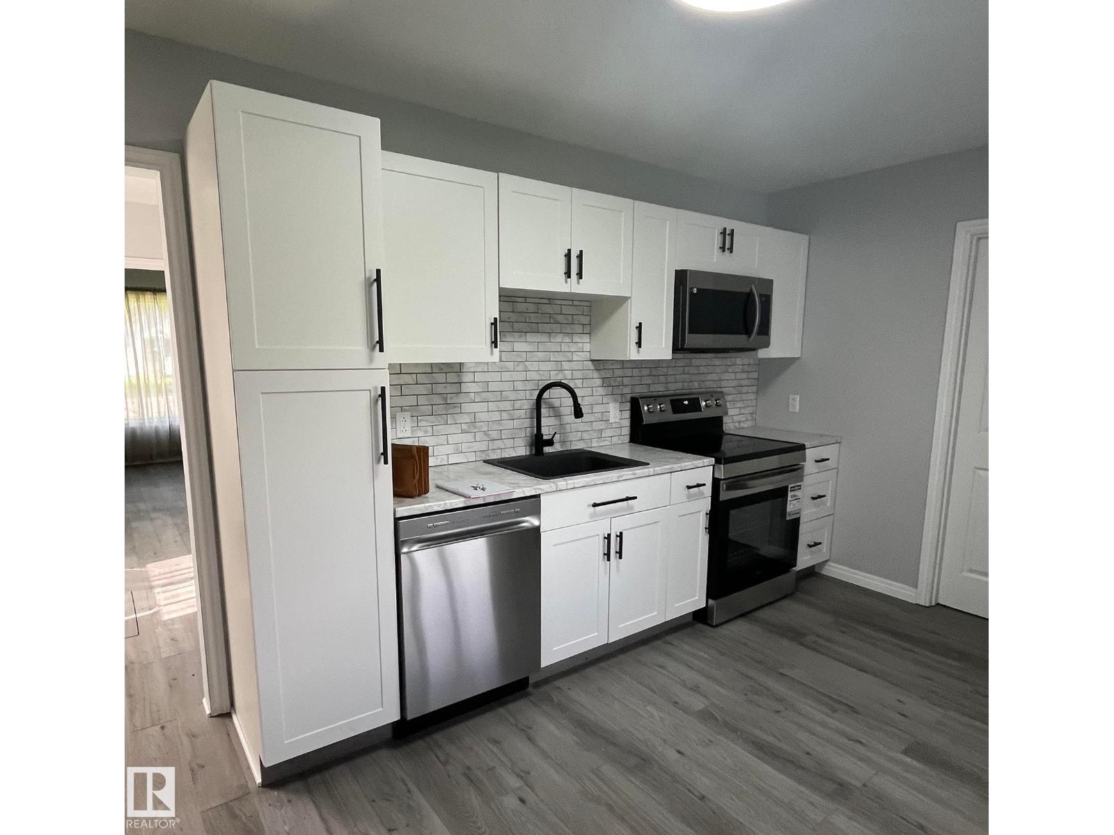 5212 51 Ave - 5
