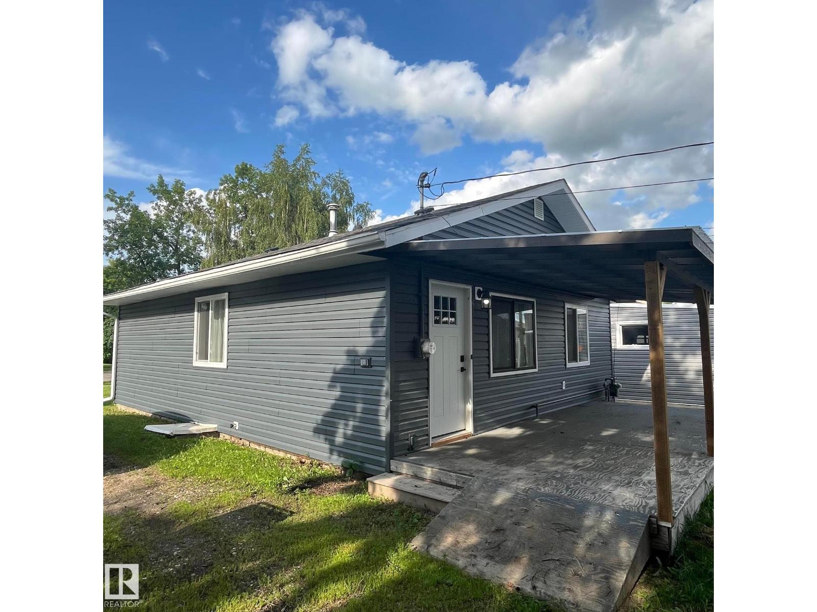 5212 51 Ave - 27