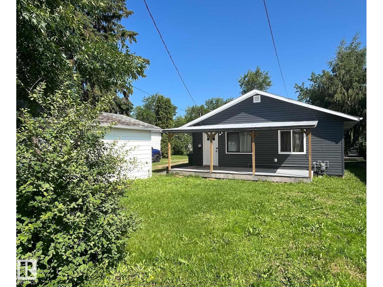 5212 51 Ave - 31