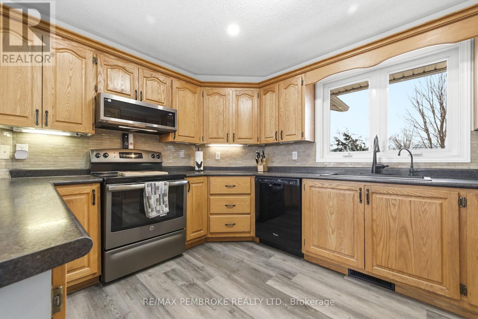 56 ROBERTSON DRIVE - 19