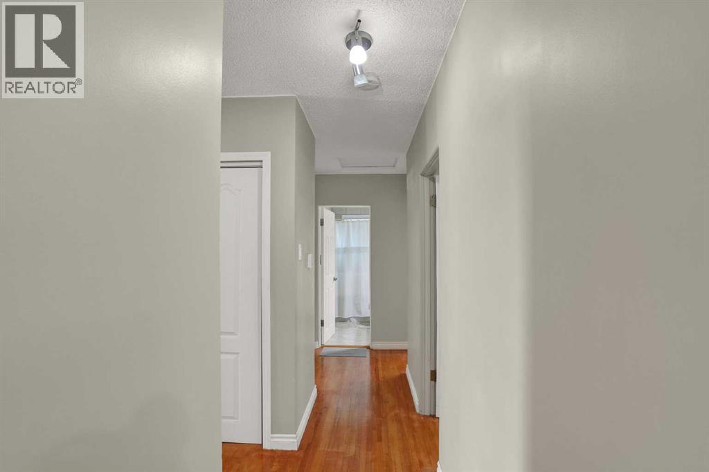 10315 8 Street SW - 20