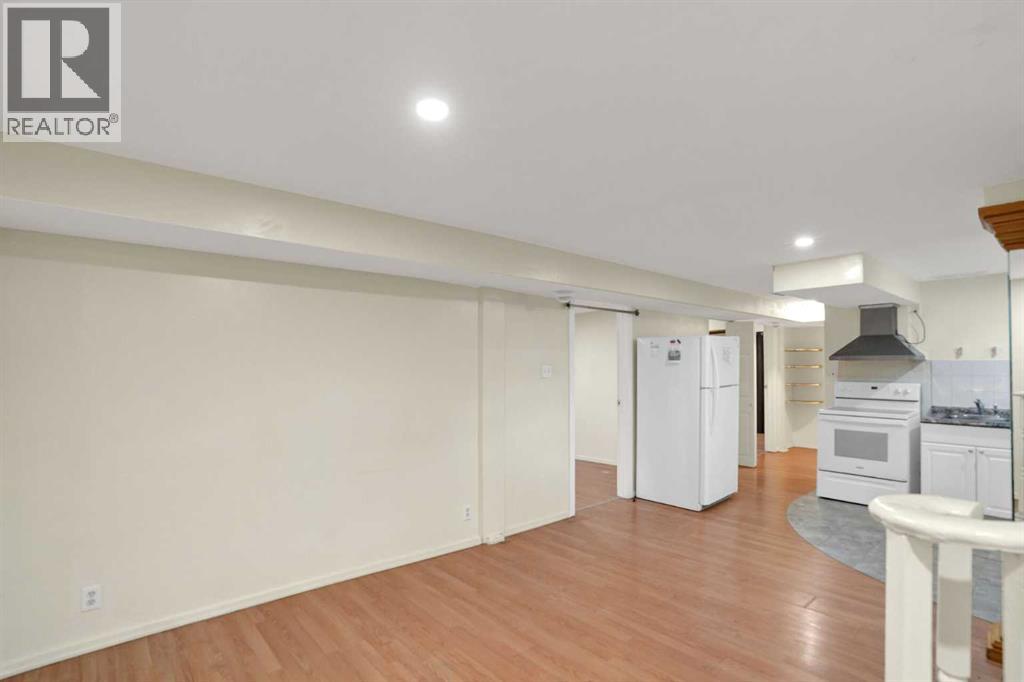 10315 8 Street SW - 36
