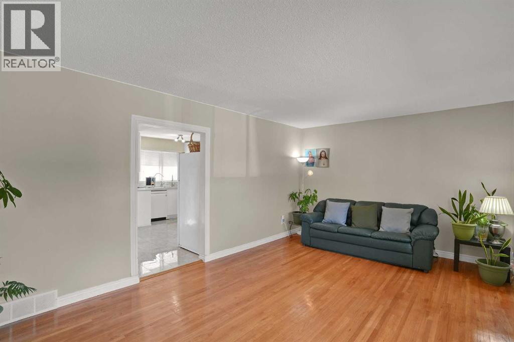 10315 8 Street SW - 8