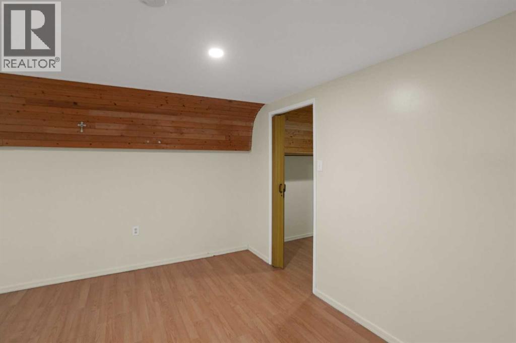 10315 8 Street SW - 31