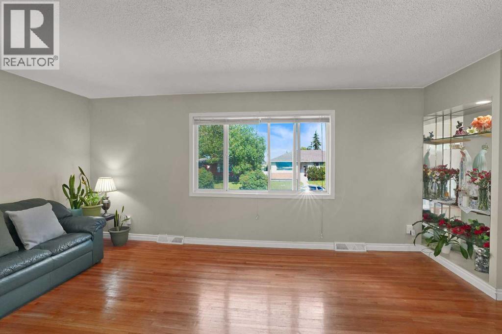 10315 8 Street SW - 6
