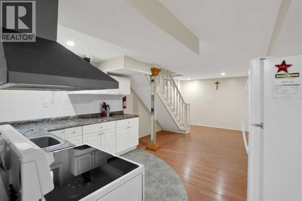10315 8 Street SW - 26