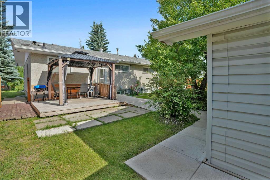 10315 8 Street SW - 47