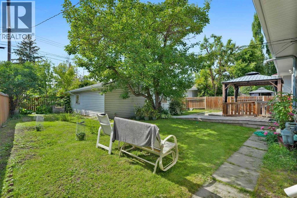 10315 8 Street SW - 44