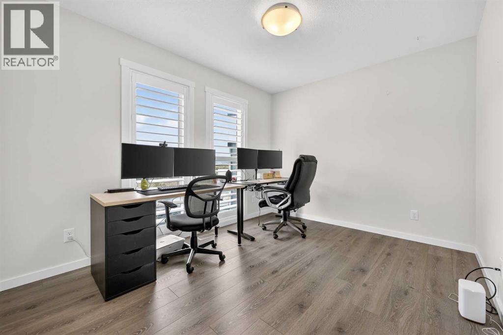 #204 19500 37 Street SE - 28