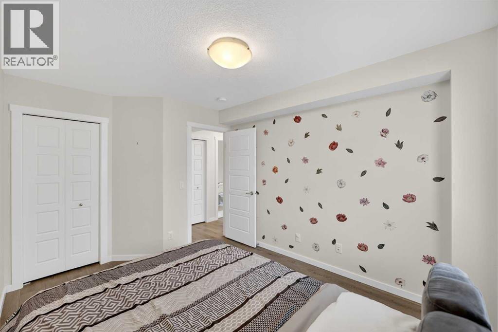 #204 19500 37 Street SE - 32