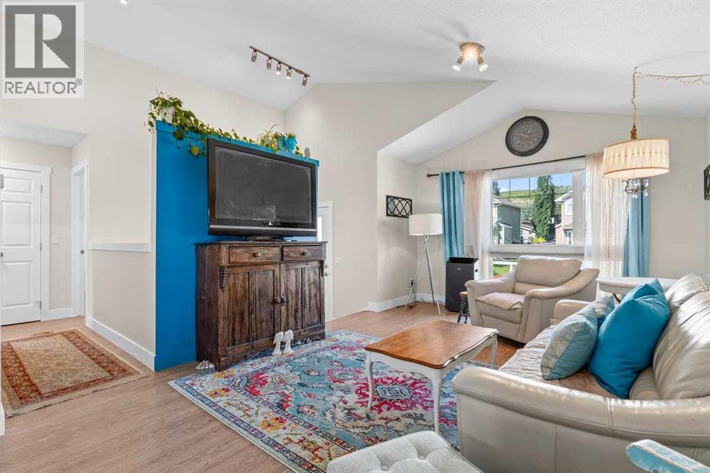 317 McLeod Crescent - 6
