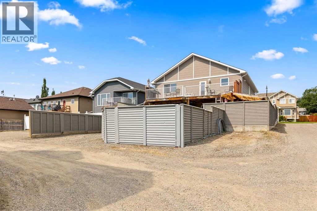 317 McLeod Crescent - Image 46