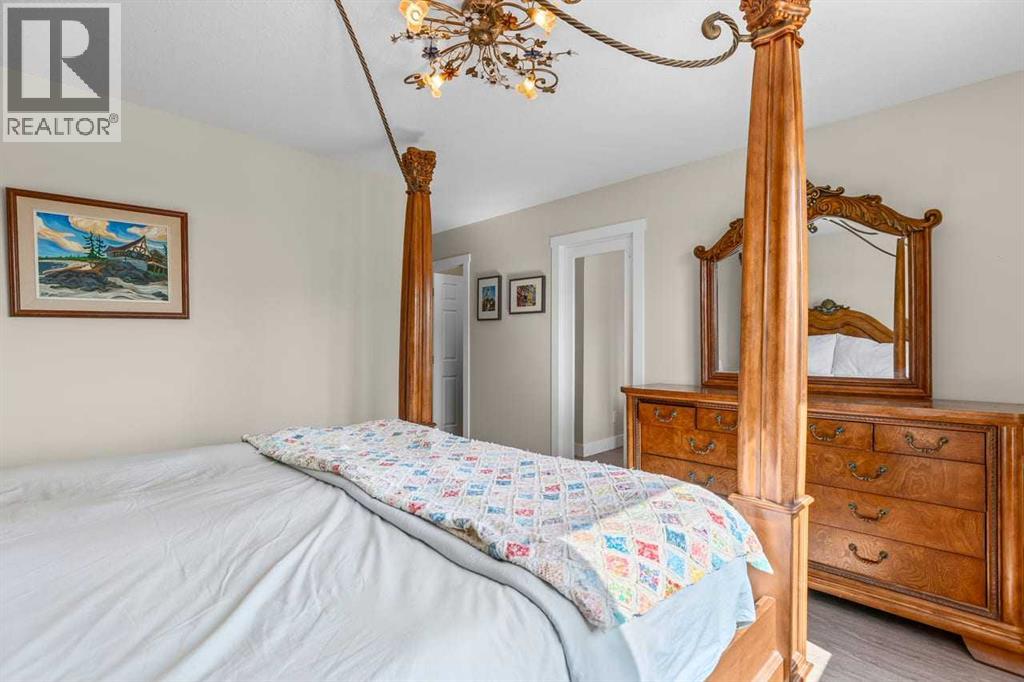 317 McLeod Crescent - 17