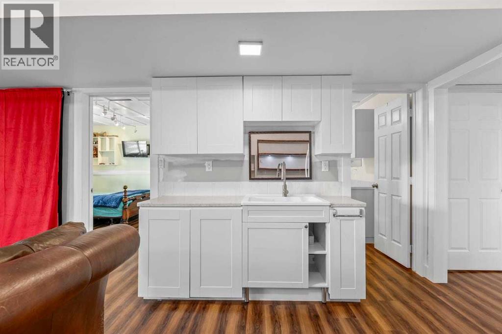 317 McLeod Crescent - 30