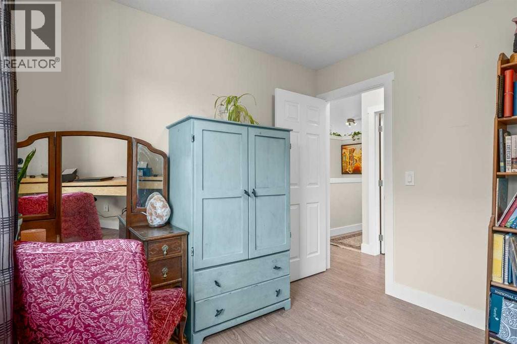 317 McLeod Crescent - 25