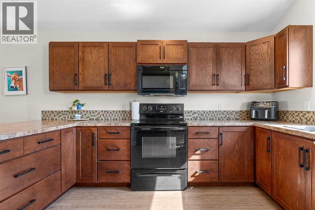 317 McLeod Crescent - Image 11