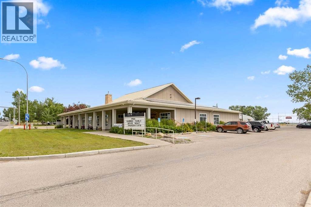 317 McLeod Crescent - 48