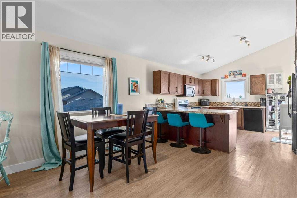317 McLeod Crescent - 5