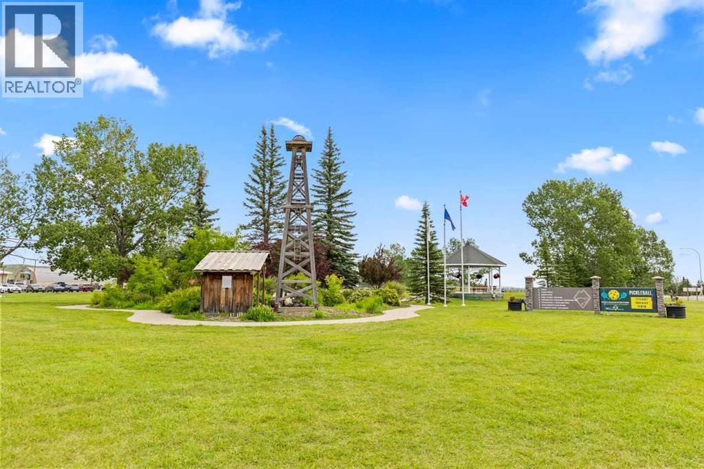 317 McLeod Crescent - 49
