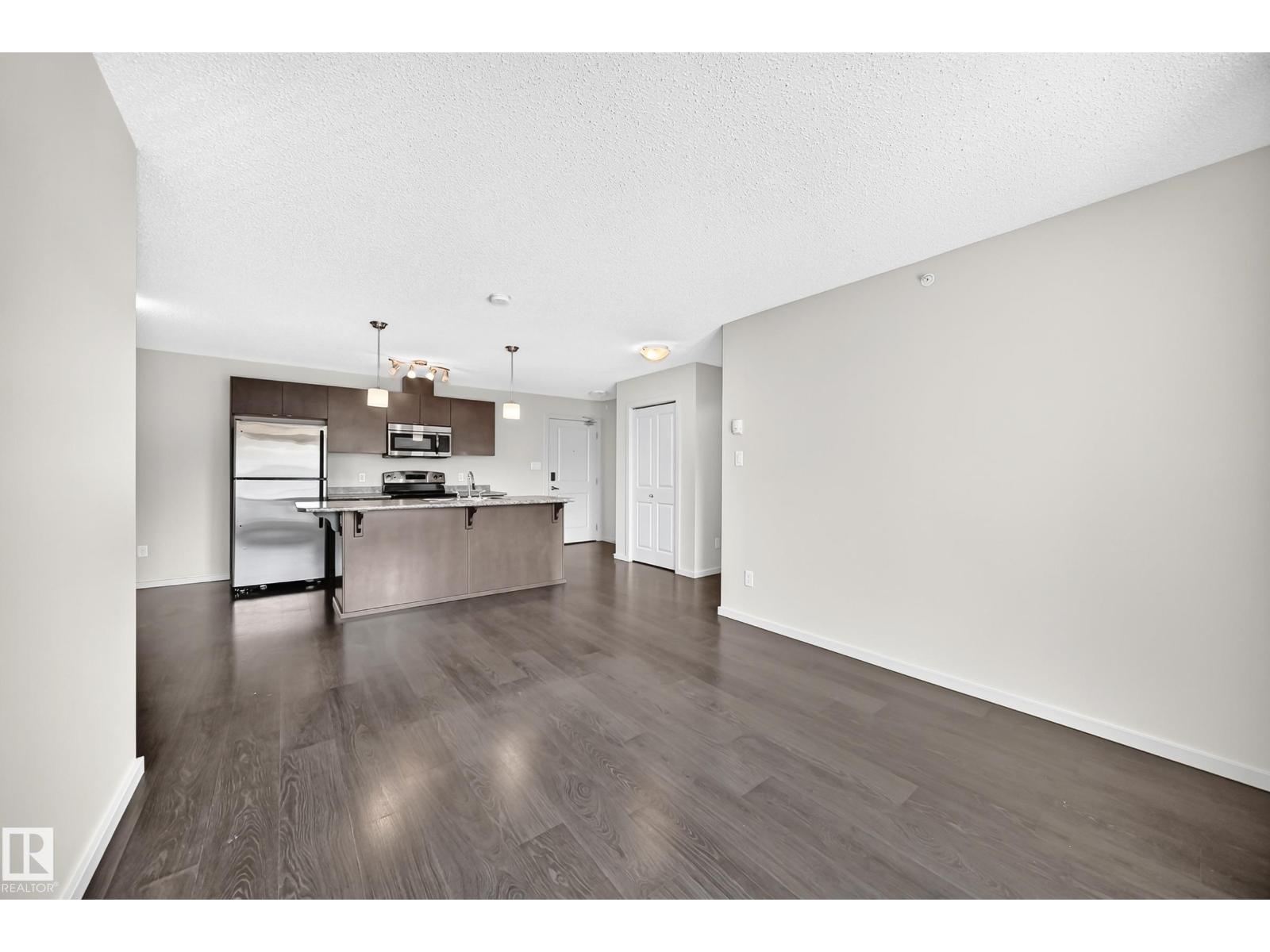 #408 508 Albany WY NW NW - 44