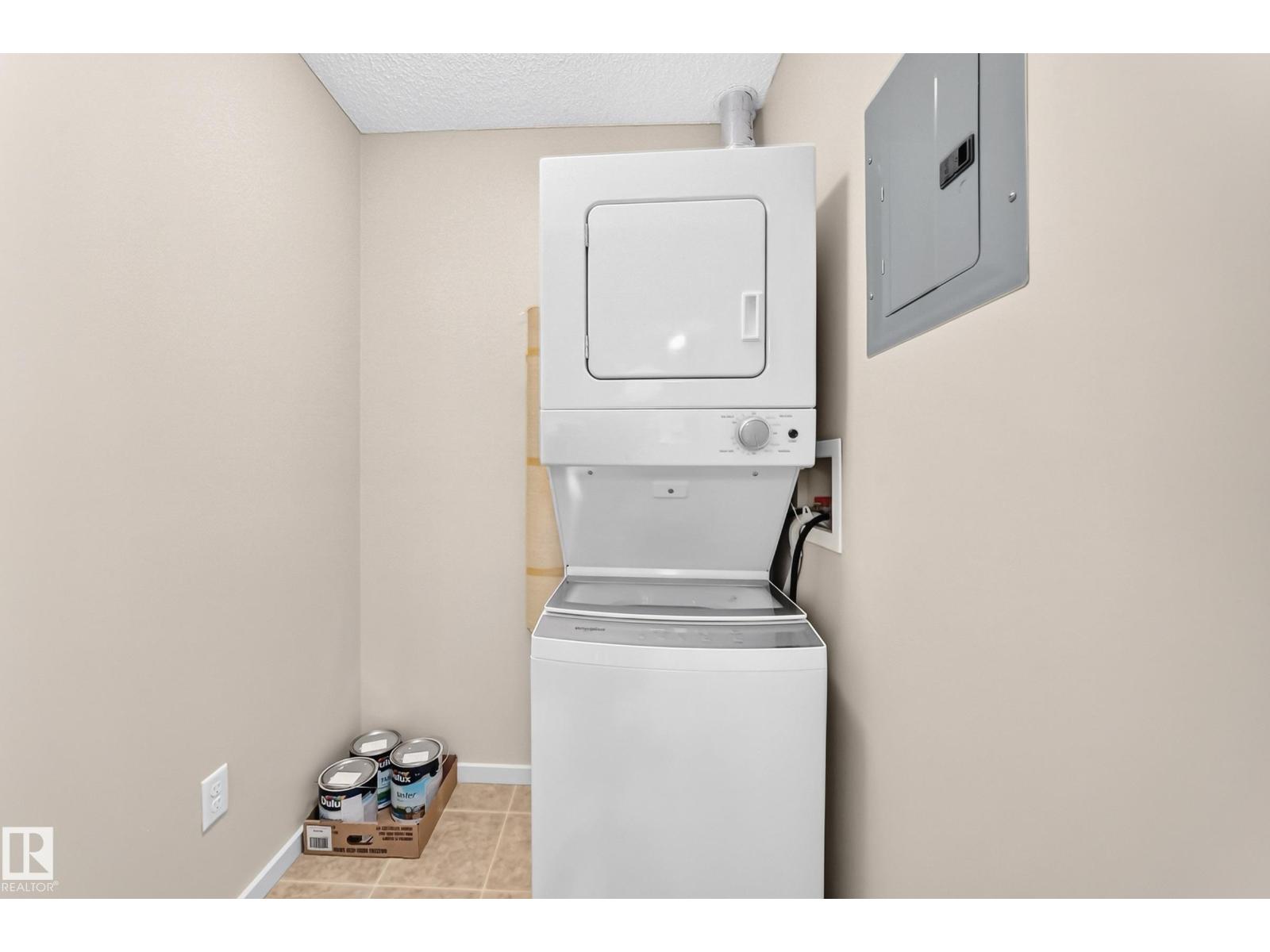 #408 508 Albany WY NW NW - 46