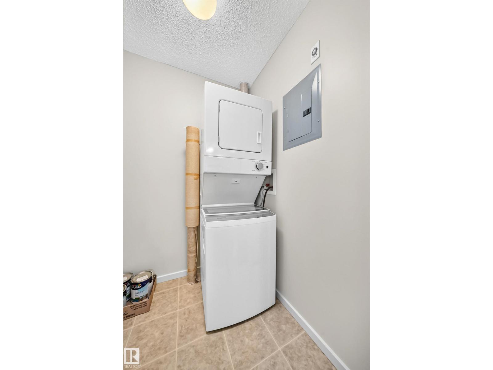 #408 508 Albany WY NW NW - 47