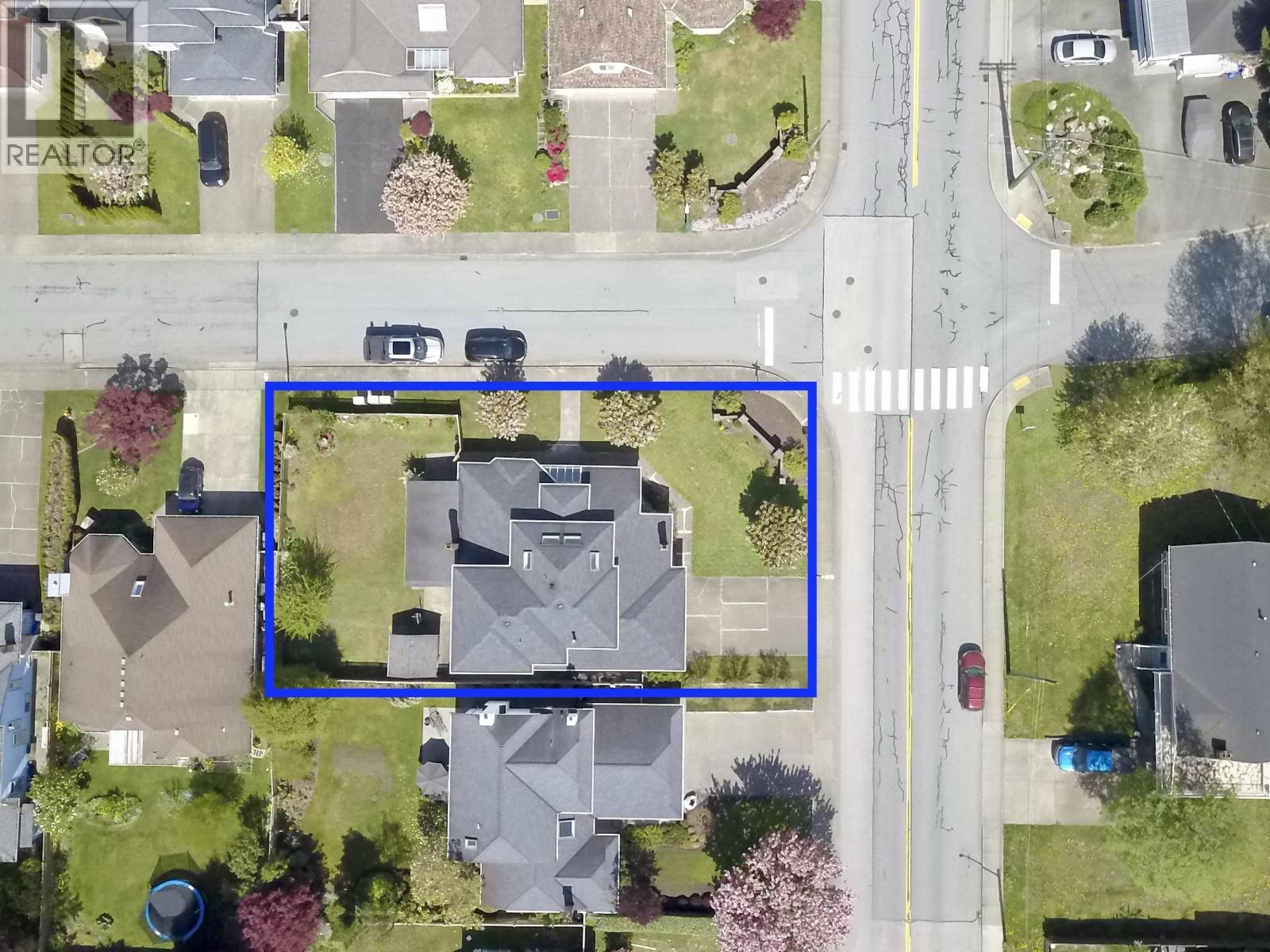 1888 WALNUT CRESCENT — photo 3
