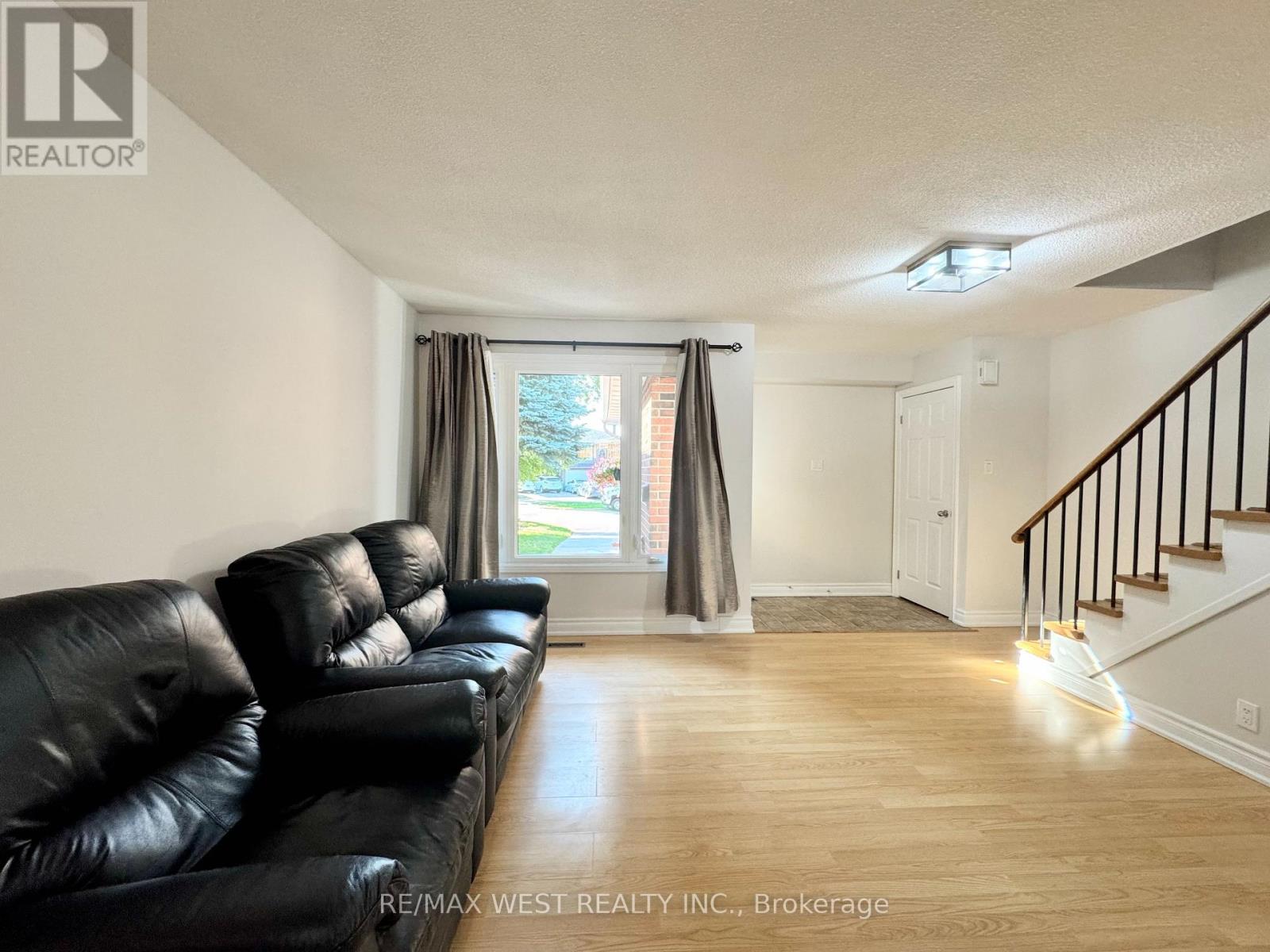 40 MAPLEHURST SQUARE - 10