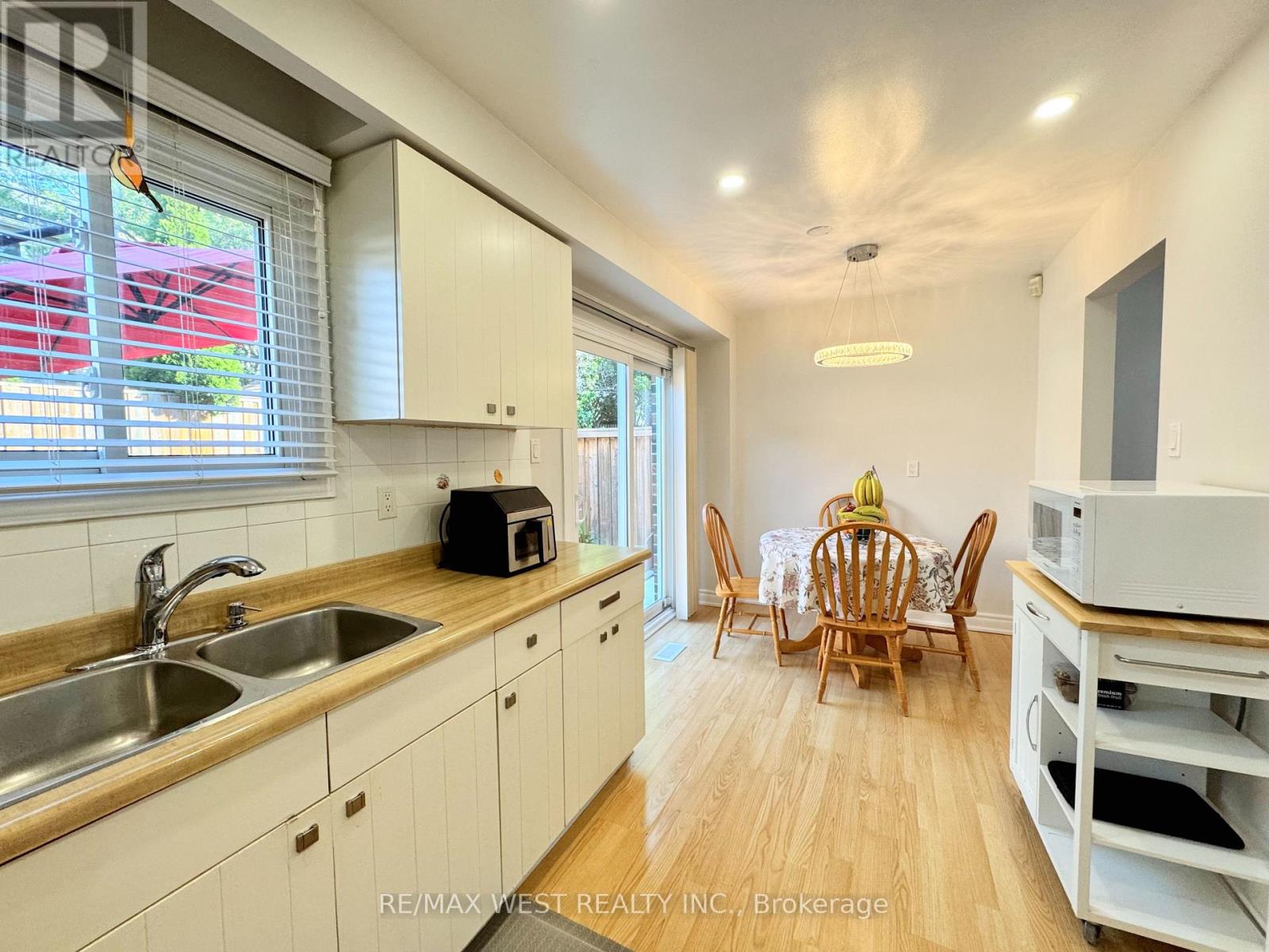 40 MAPLEHURST SQUARE - 15