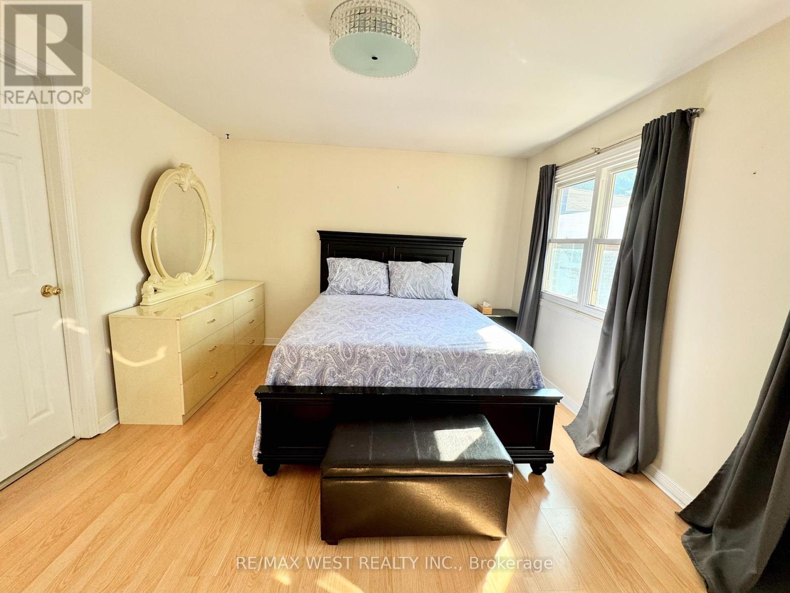 40 MAPLEHURST SQUARE - Image 22