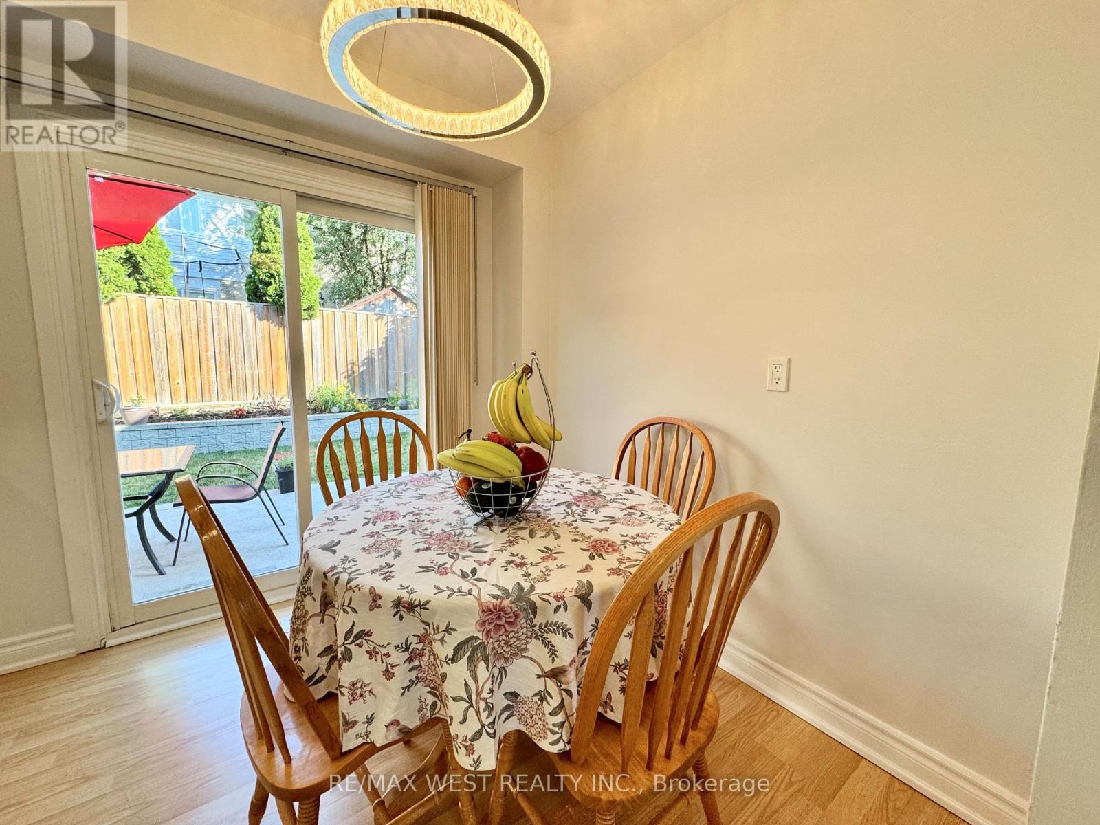 40 MAPLEHURST SQUARE - 16