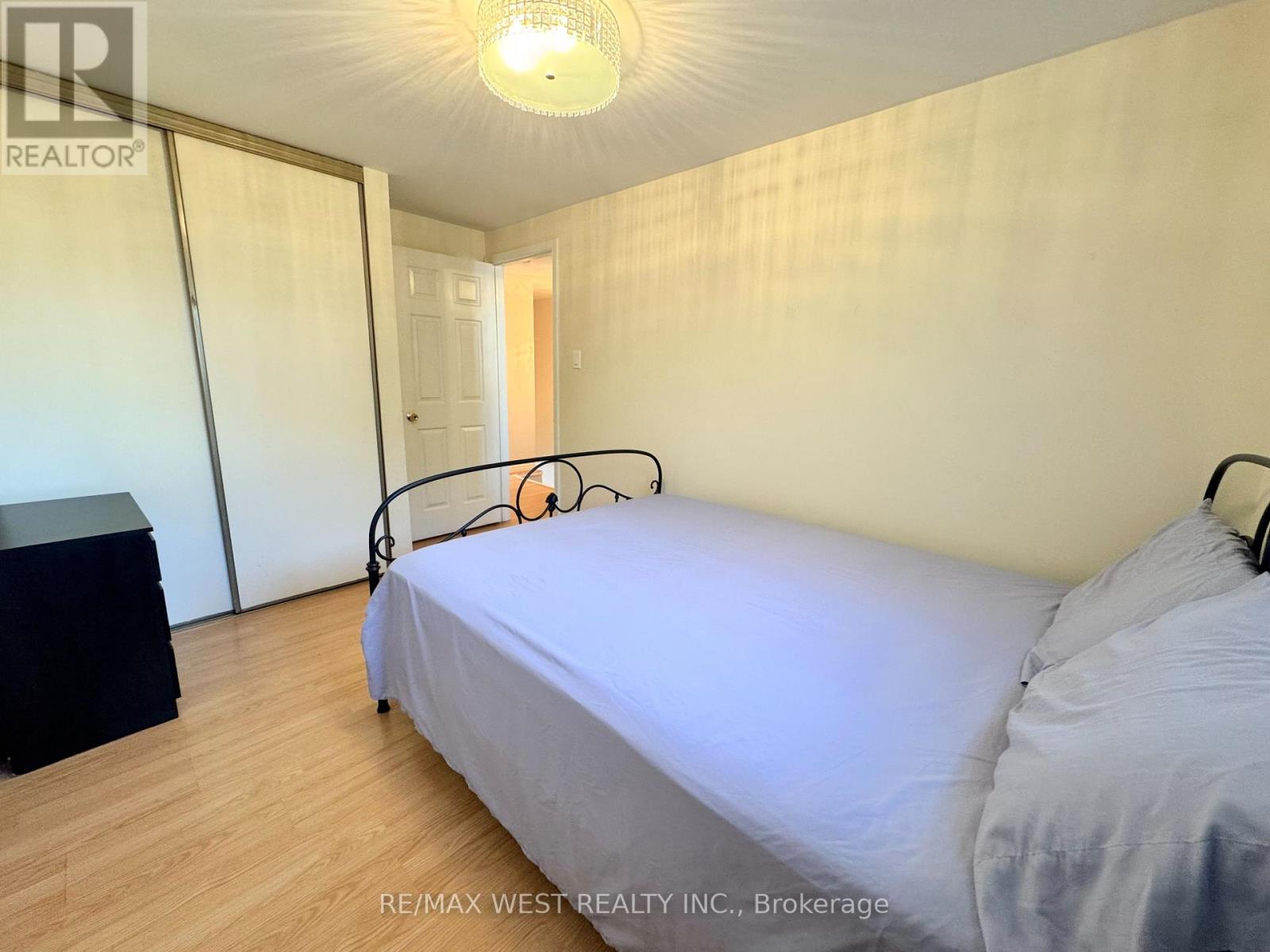 40 MAPLEHURST SQUARE - 27