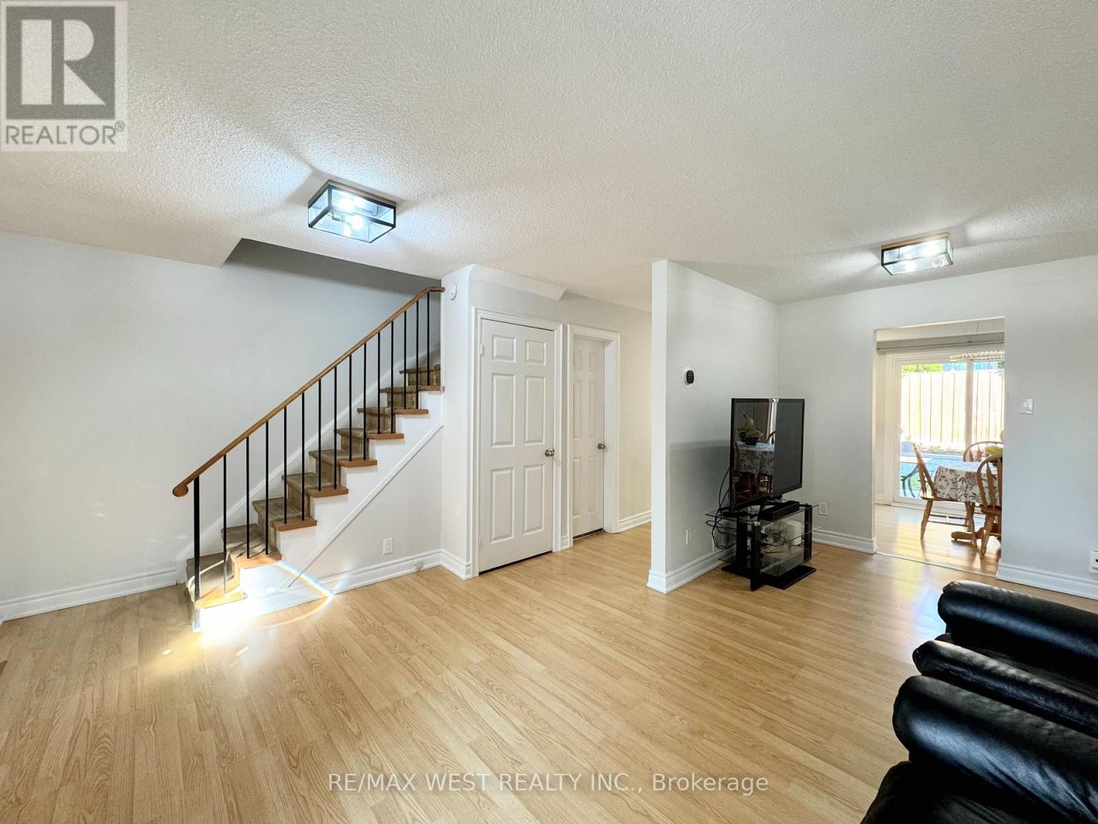 40 MAPLEHURST SQUARE - 8