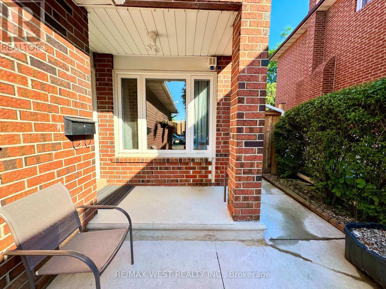 40 MAPLEHURST SQUARE - 4