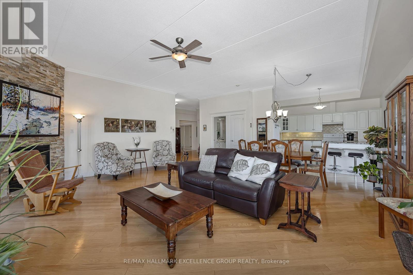 #406 2921 LAURIER STREET - 11