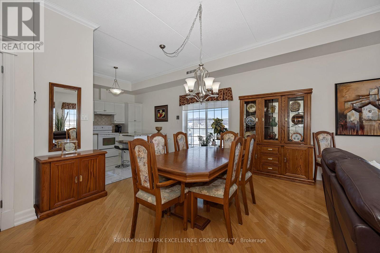 #406 2921 LAURIER STREET - 14