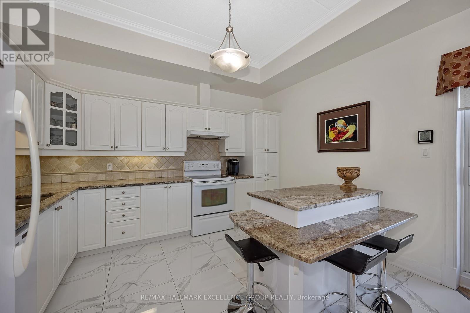 #406 2921 LAURIER STREET - 15