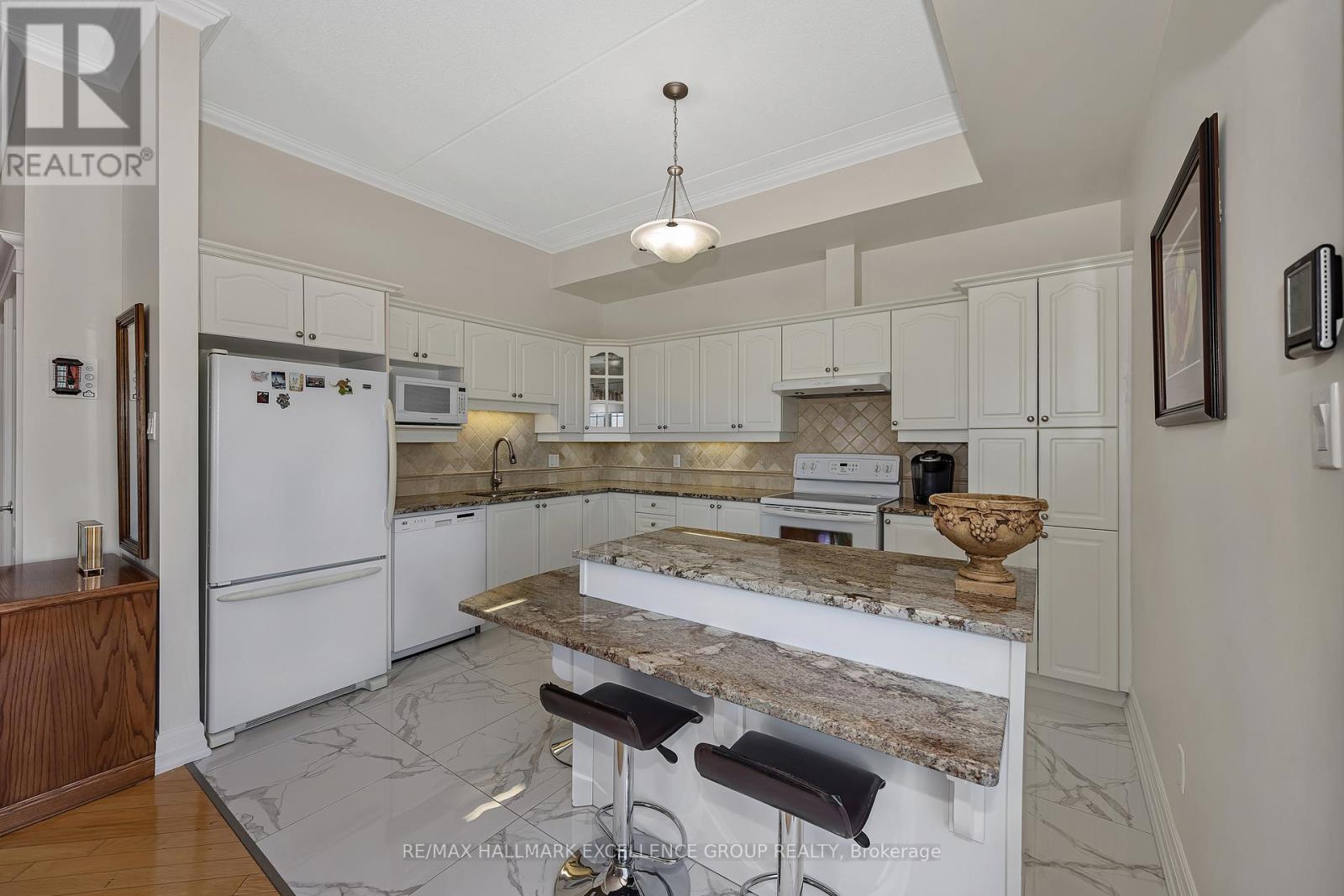 #406 2921 LAURIER STREET - 16